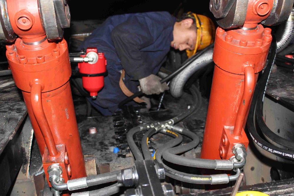 湖南扒渣機(jī)一機(jī)多用改造方案：省錢又高效！
