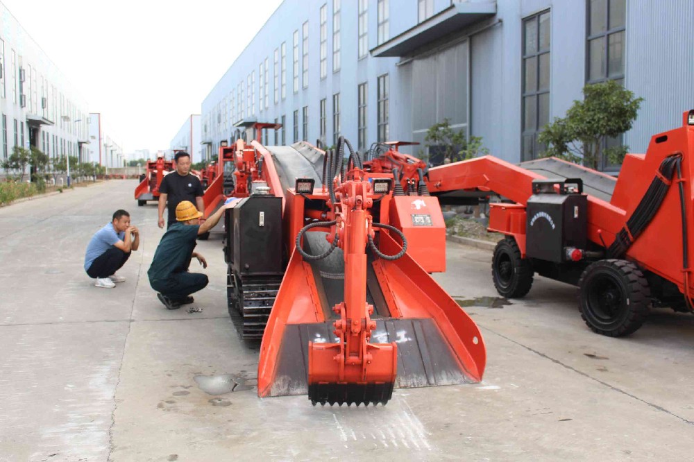 礦山作業(yè)遇到危險(xiǎn)，扒渣機(jī)80如何成為救命工具
